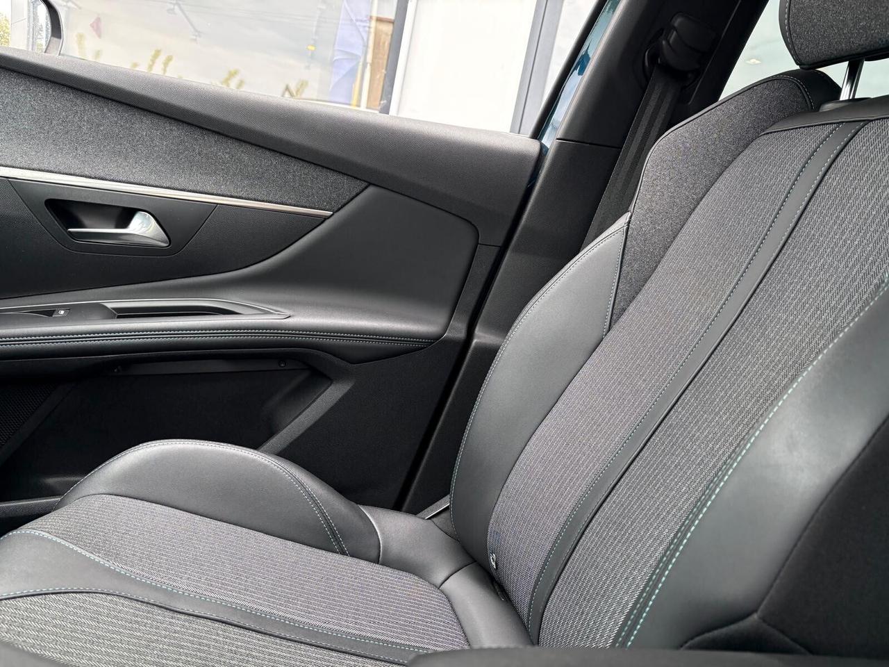 Peugeot 3008 ALLURE PACK BlueHDi 130 EAT8 N1 SPOTICAR