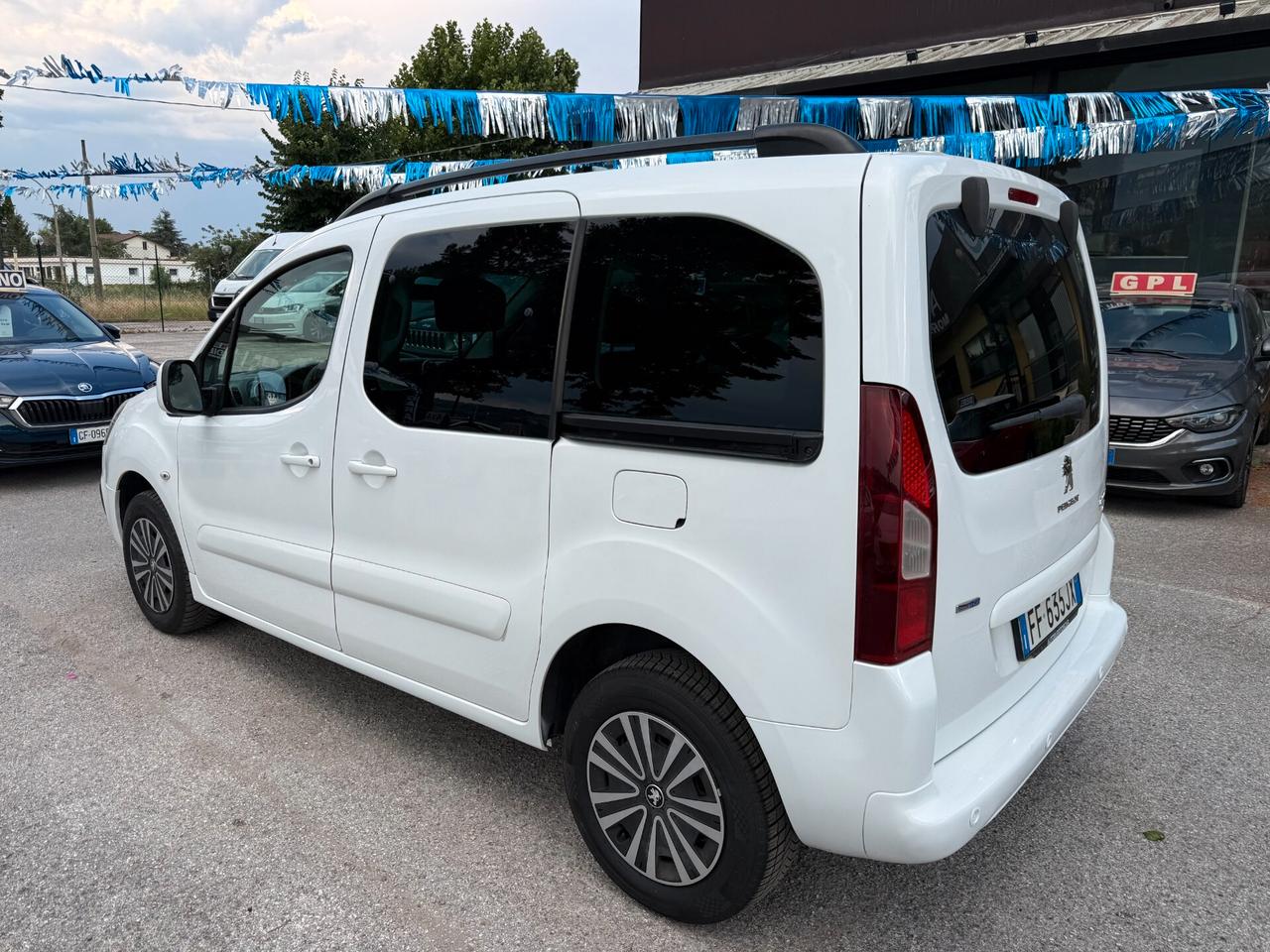 "5 POSTI" Peugeot Partner Tepee BlueHdi