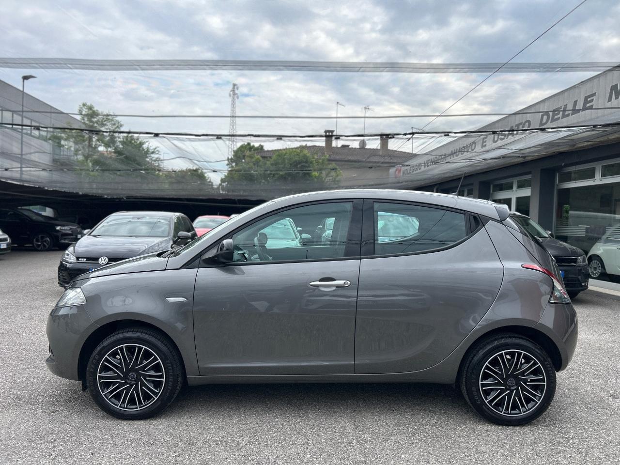 Lancia Ypsilon 1.0 firefly hybrid Silver Plus s&s 70cv