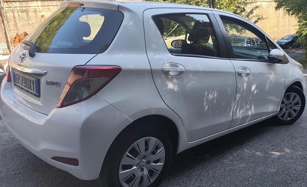 Toyota Yaris 1.0 69cv benzina - euro5 2013