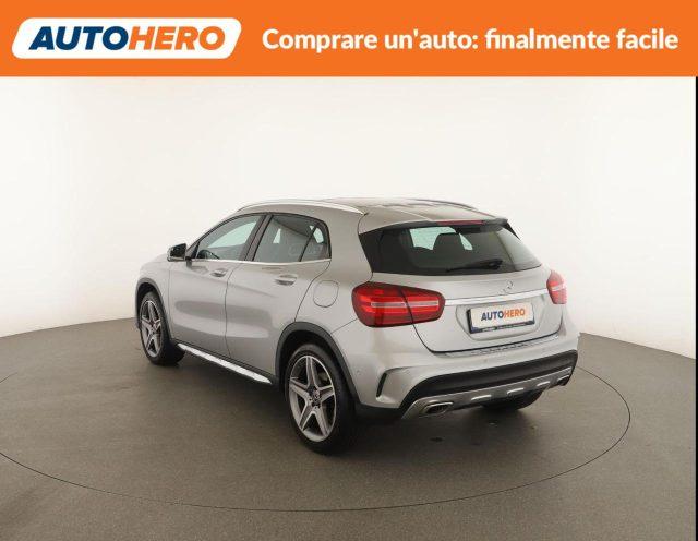 MERCEDES-BENZ GLA 200 Premium