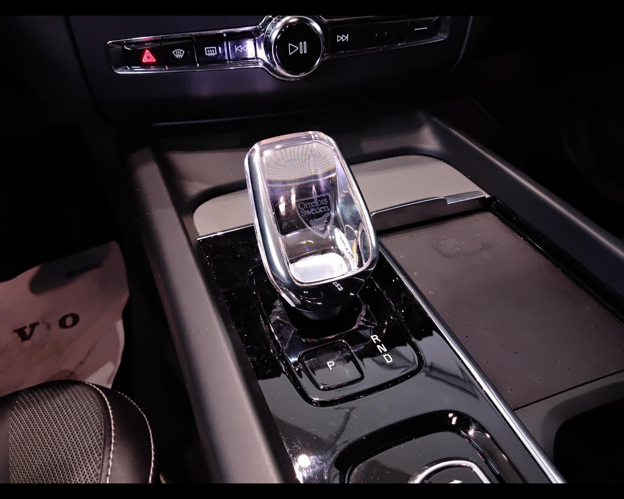 VOLVO XC60 II 2022 - XC60 2.0 b4 Plus Dark auto