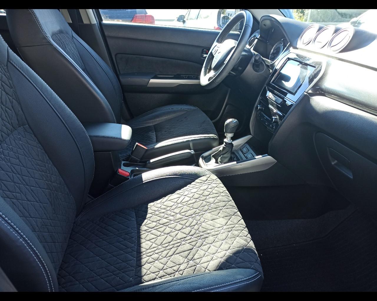 SUZUKI Vitara (2015) - Vitara 1.4 Hybrid Top