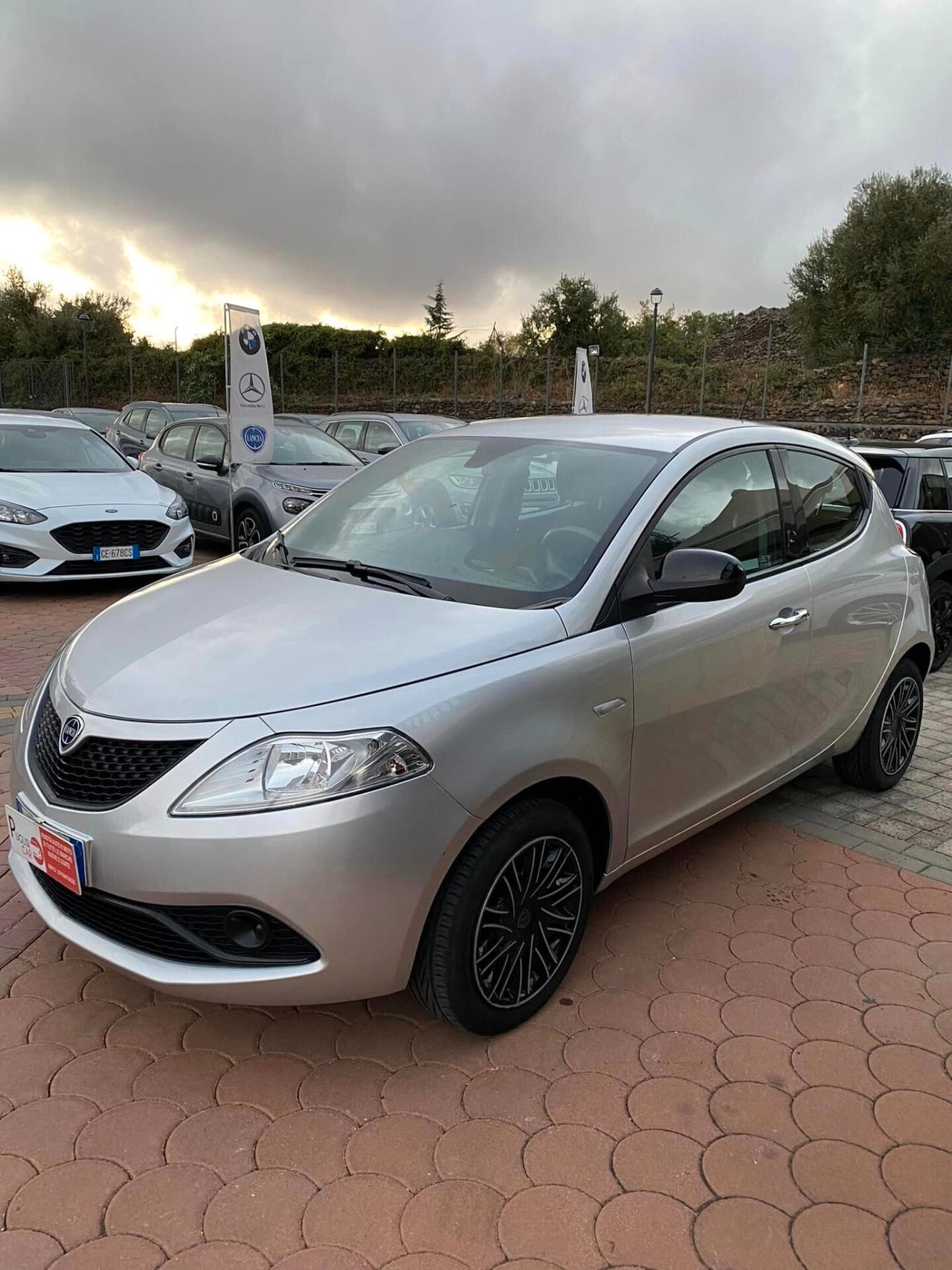 Lancia Ypsilon 1.2 69 CV 5 porte S&amp;S Gold 03/2020