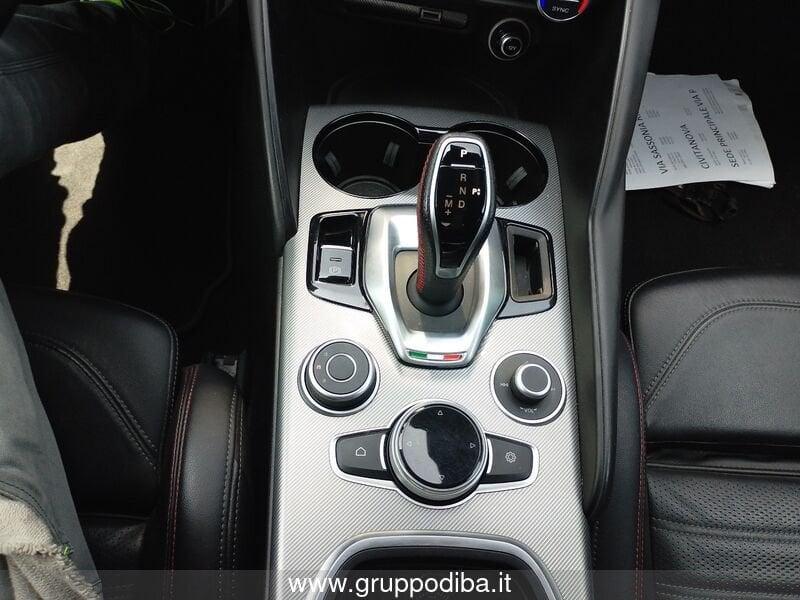 Alfa Romeo Giulia 2023 2.2 t Competizione Q4 210cv auto