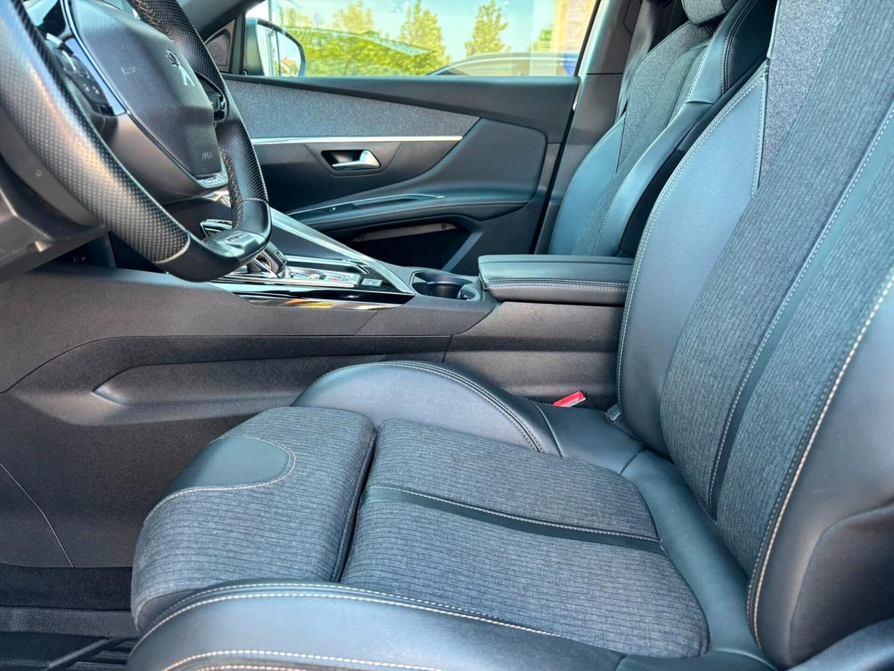 Peugeot 3008 GT LINE PureTech 130 EAT8 SPOTICAR