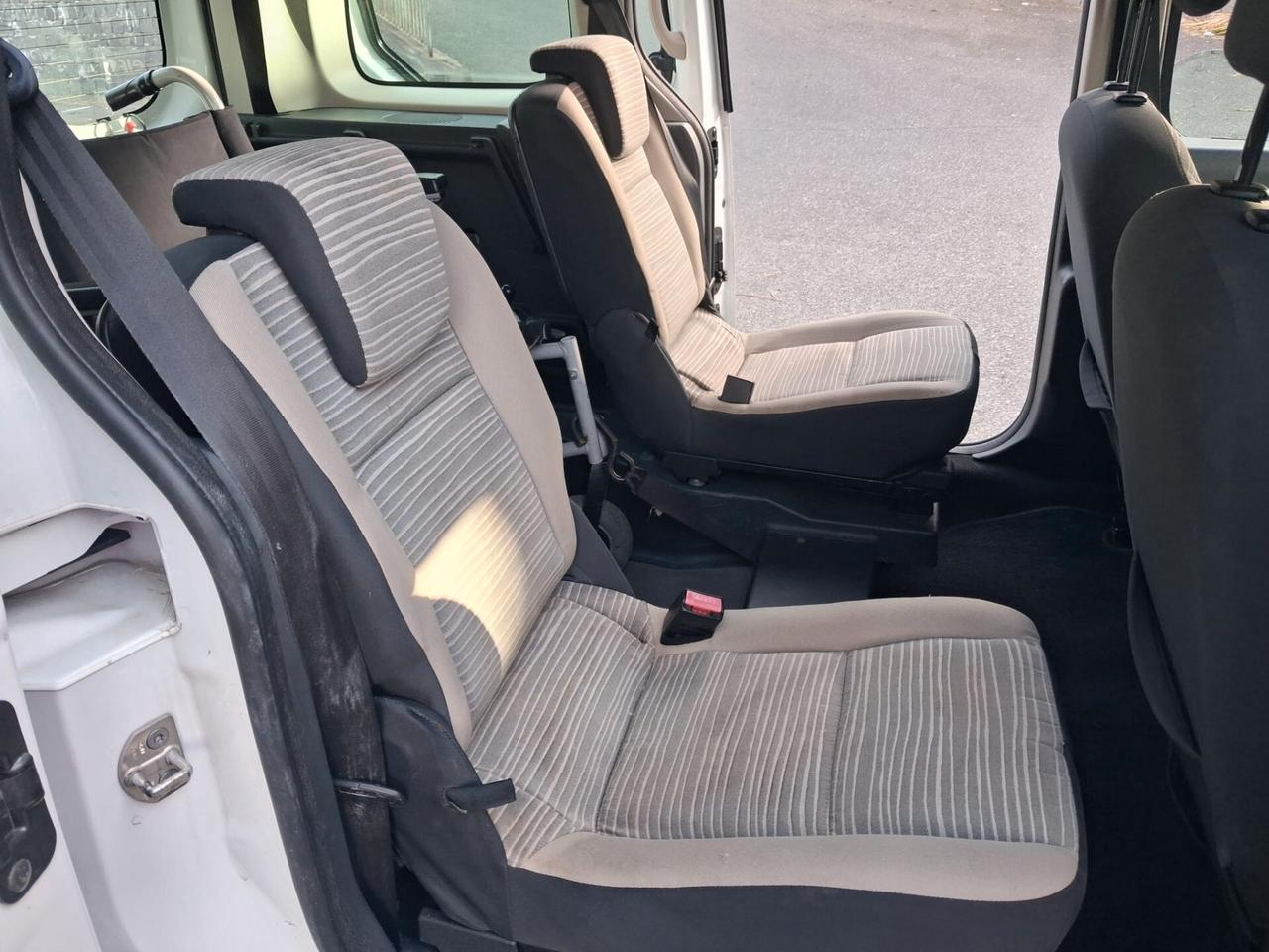 Renault Kangoo Pianale ribassato con rampa disabili in carrozzina