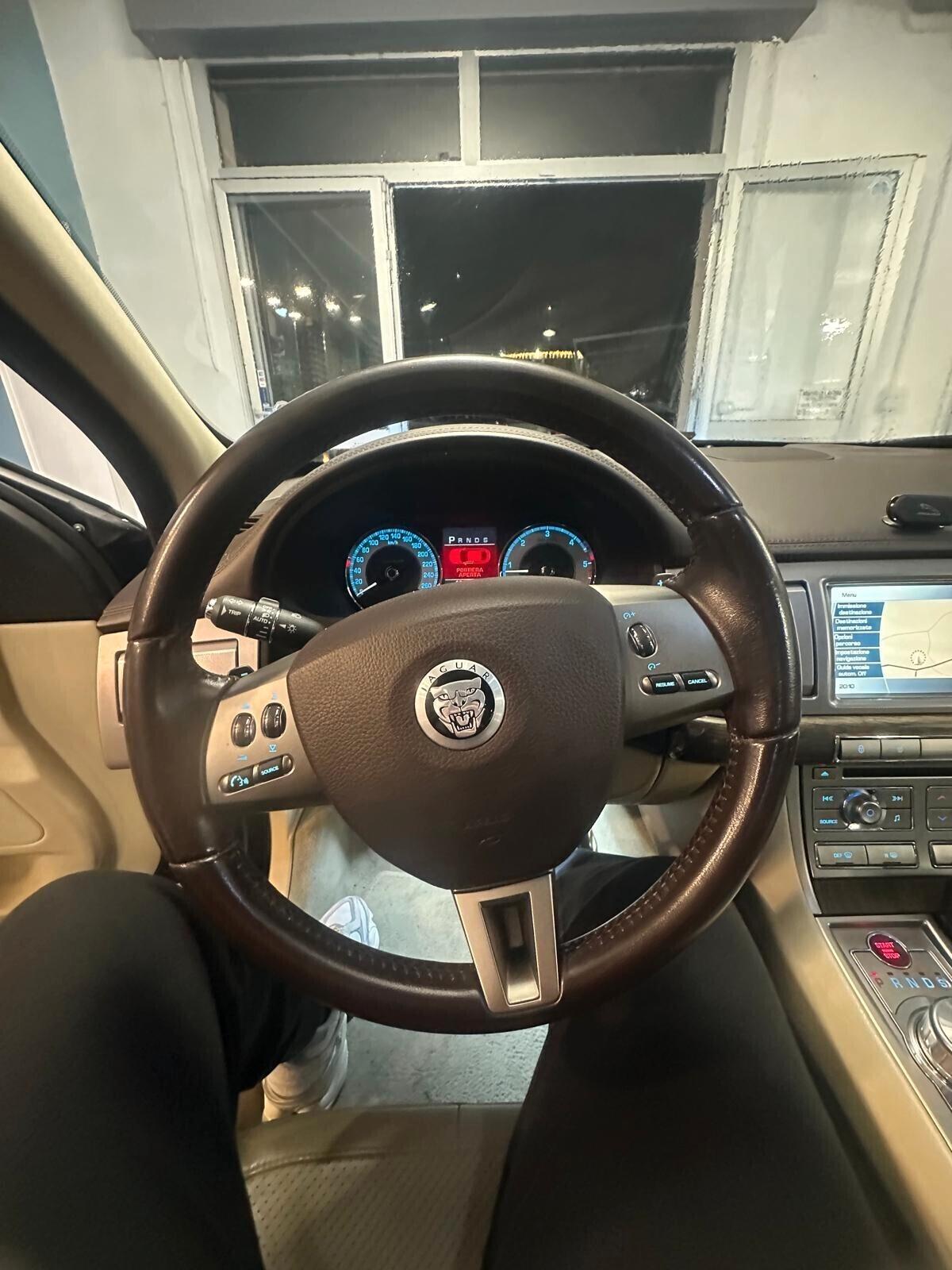 Jaguar XF 2.7D V6 Premium Luxury