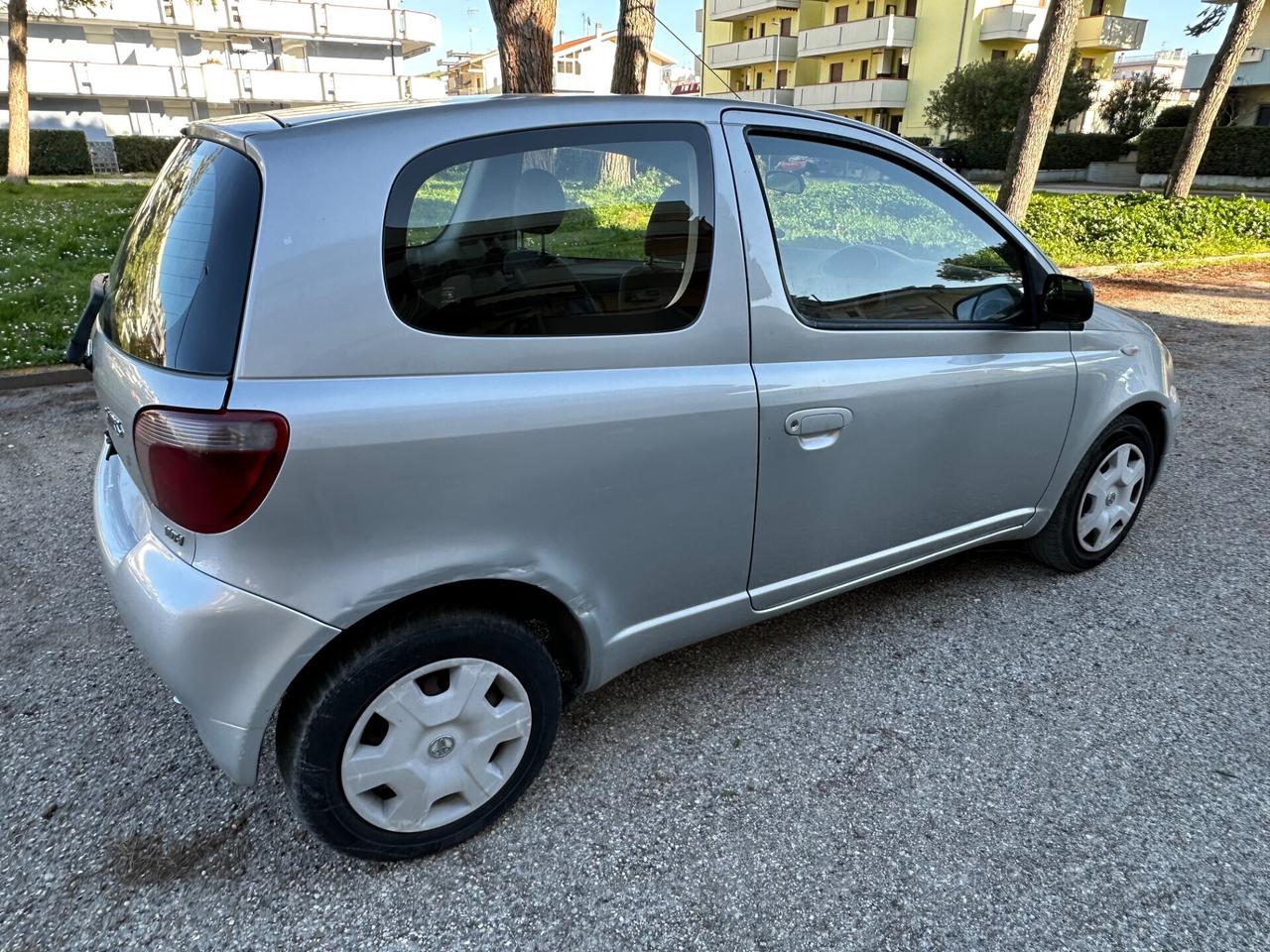 Toyota Yaris 1.3i 16V cat 3 porte neopatentati