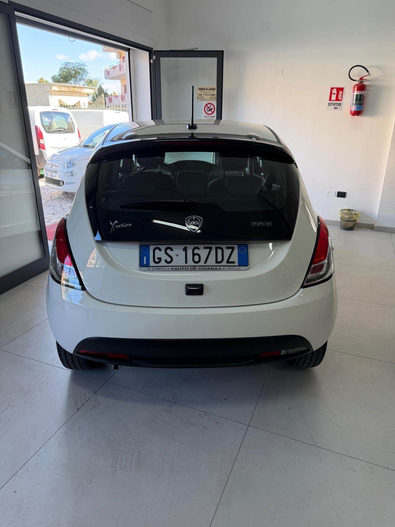 Lancia Ypsilon 1.0 Hibrid GPL