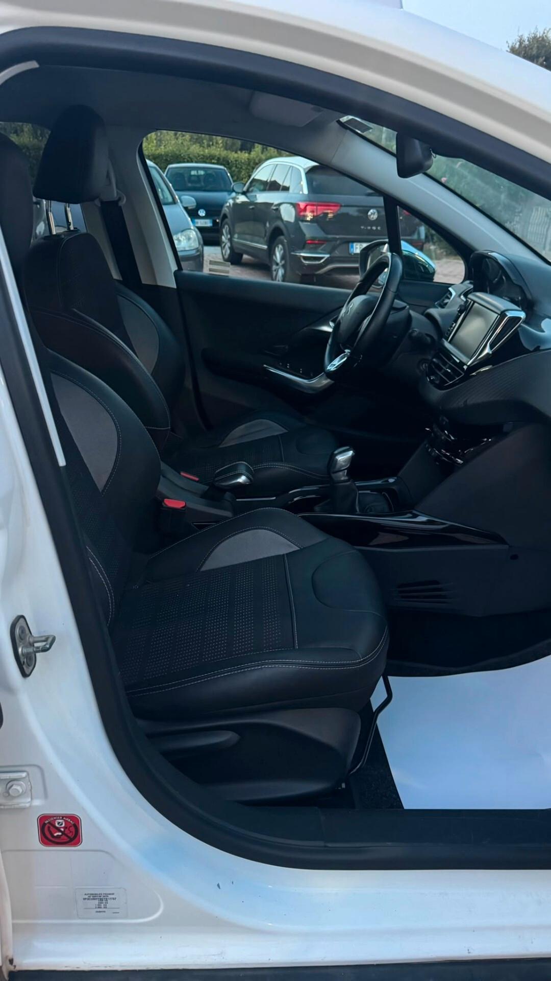 Peugeot 2008 BlueHDi 120 S&S Black Matt