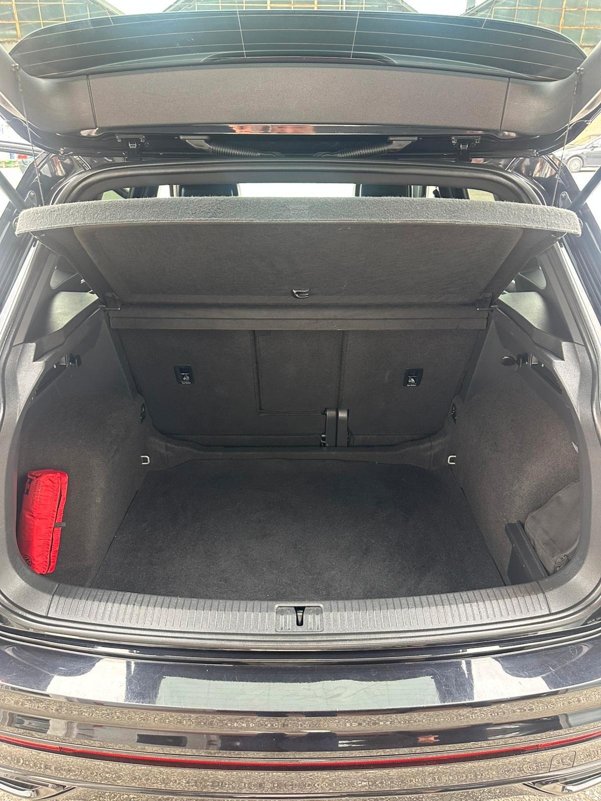 Volkswagen Tiguan 2.0 TDI 150 CV SCR DSG R-Line black pack