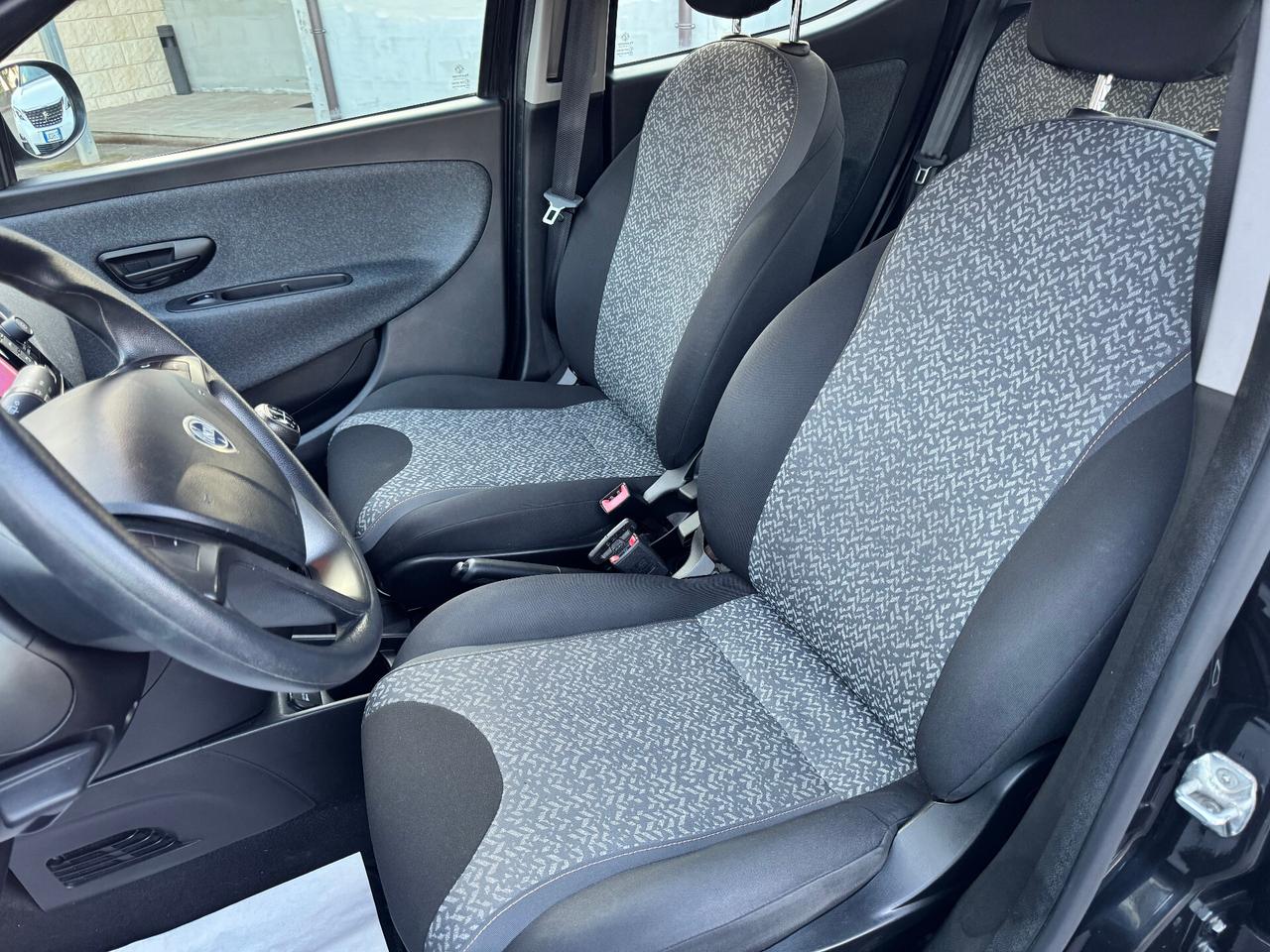 Lancia Ypsilon 1.2 69 CV 5 porte Platinum