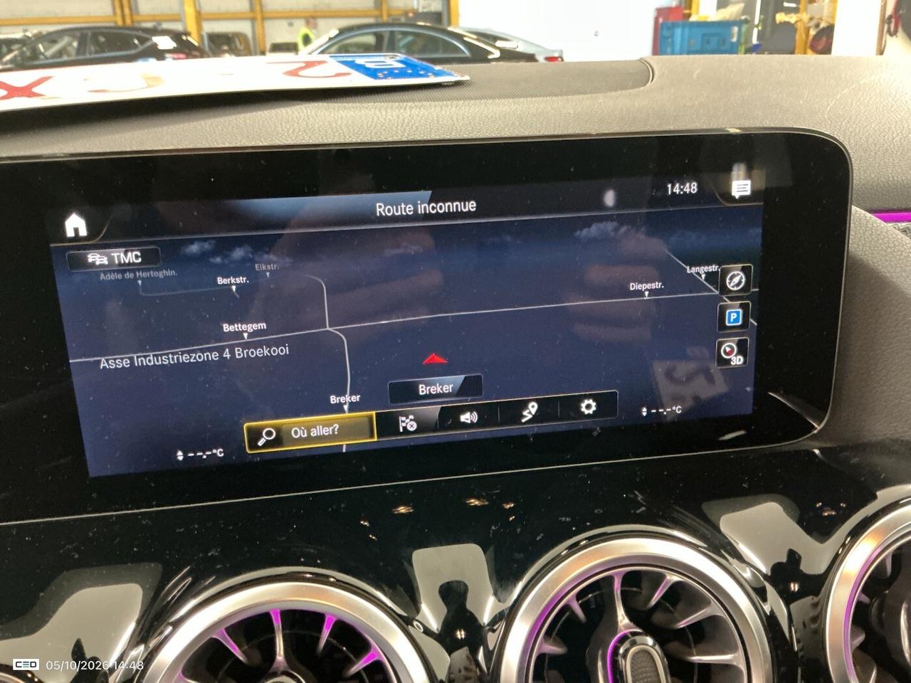 MERCEDES-BENZ GLA 180D 115CV AUTOMATIC AMG LINE ( FARI LED - AMBIENT LIGHTS - CRUISE - PELLE - NAVI PREMIUM - PARK ASSIST - TELECAMERA POST. - CERCHI 19 )