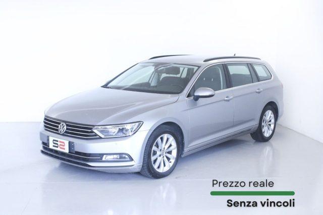 VOLKSWAGEN Passat Variant 2.0 TDI DSG Business BlueMotion Tech Fari LED