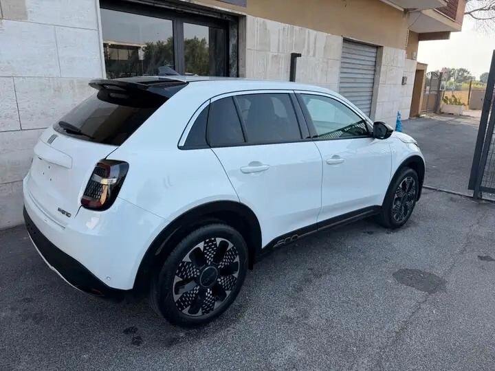 Fiat 600 Hybrid 101 CV DCT MHEV La Prima