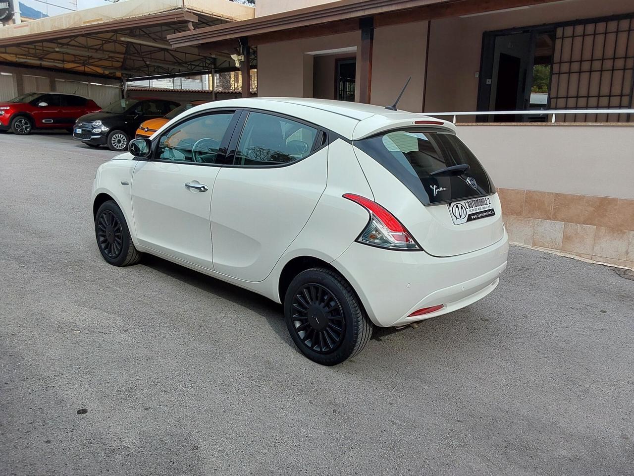 Lancia Ypsilon 1.2 69 CV GPL Silver