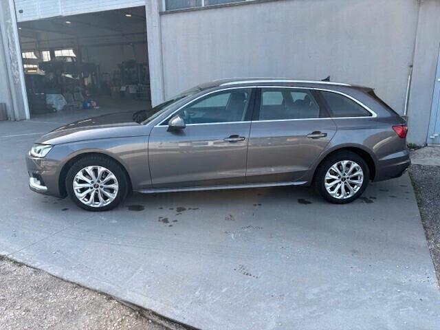 Audi A4 Avant 30 TDI/136 CV S tronic Business Advanced