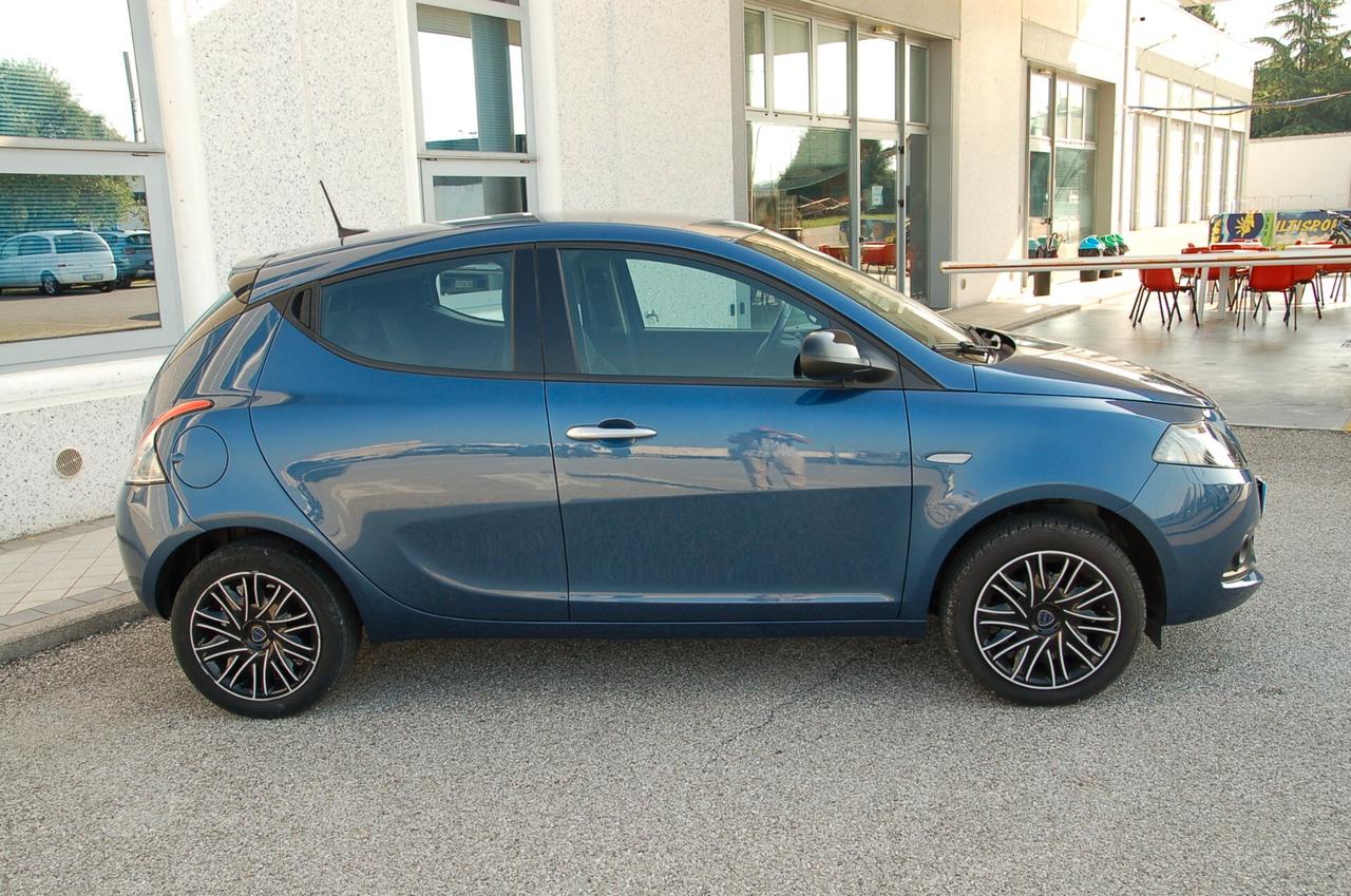 Lancia Ypsilon 1.0 FireFly 5 porte S&S Hybrid Gold Plus