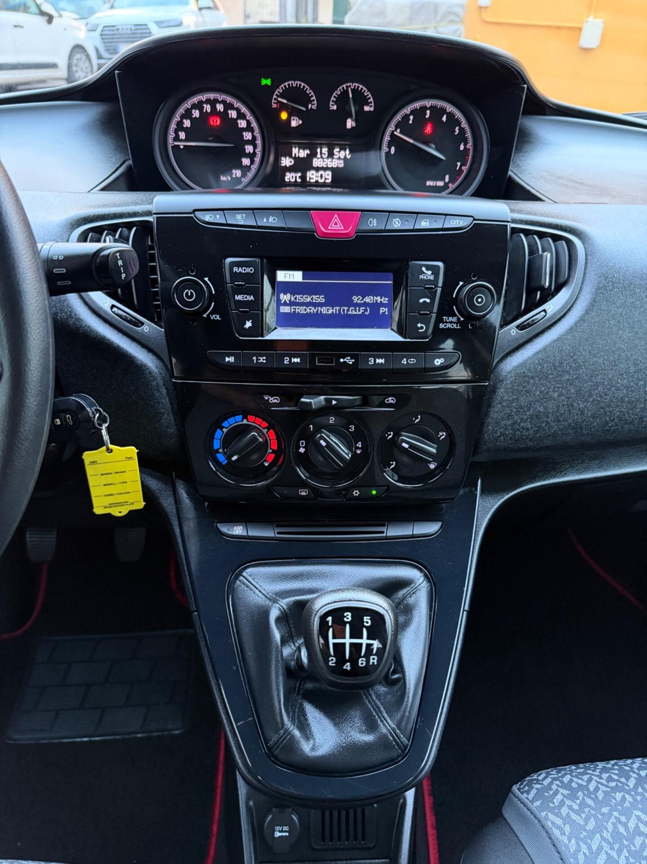 Lancia Ypsilon 1.0 Fire Hybrid Benzina