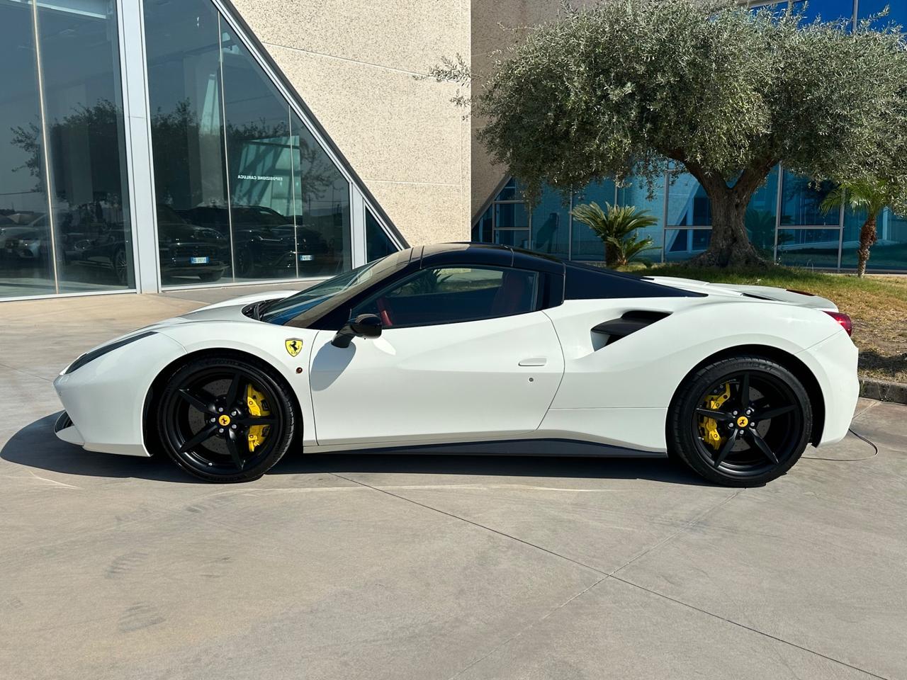 Ferrari 488 Spider 3.9 dct possibilità noleggio no scoring