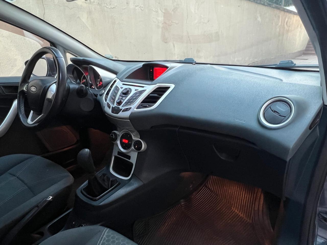 Ford Fiesta 1.4 TDCi 70CV 5 porte Titanium