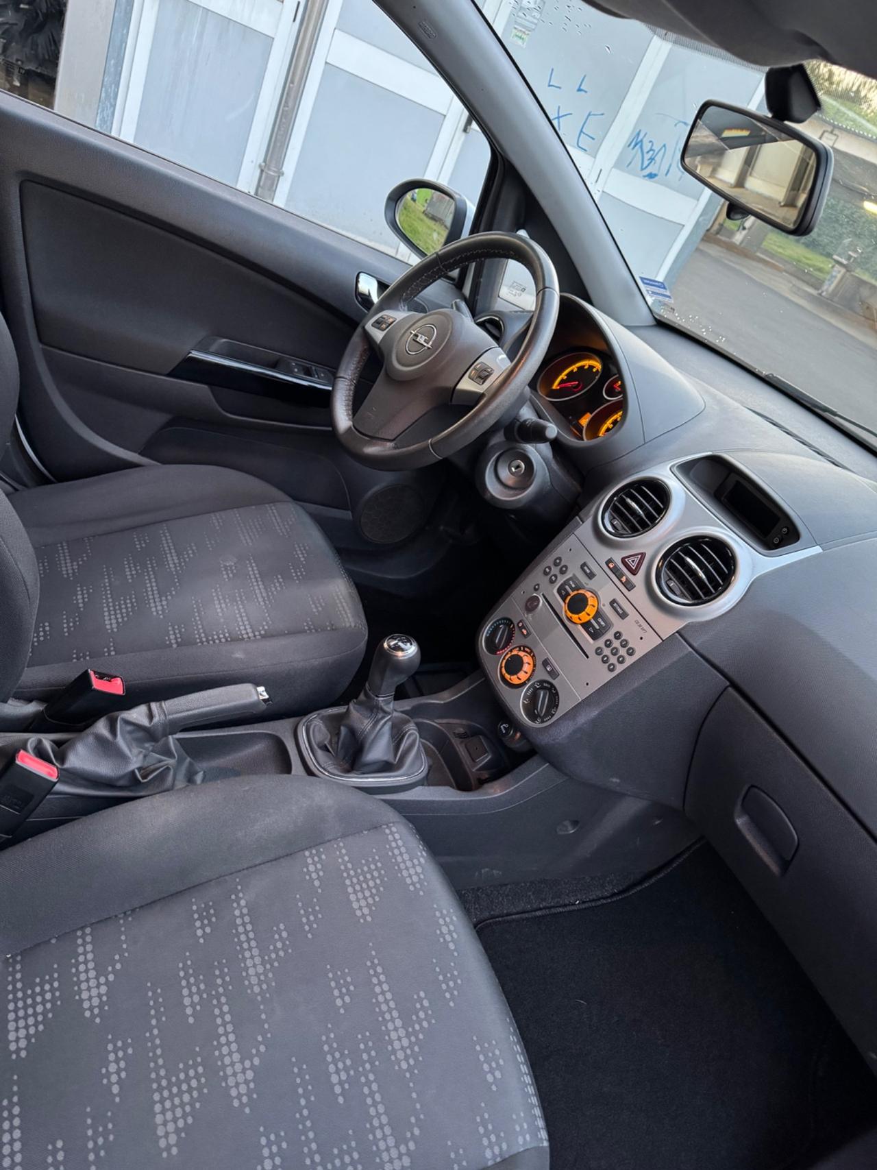 Opel Corsa 1.2 5 porte Cosmo