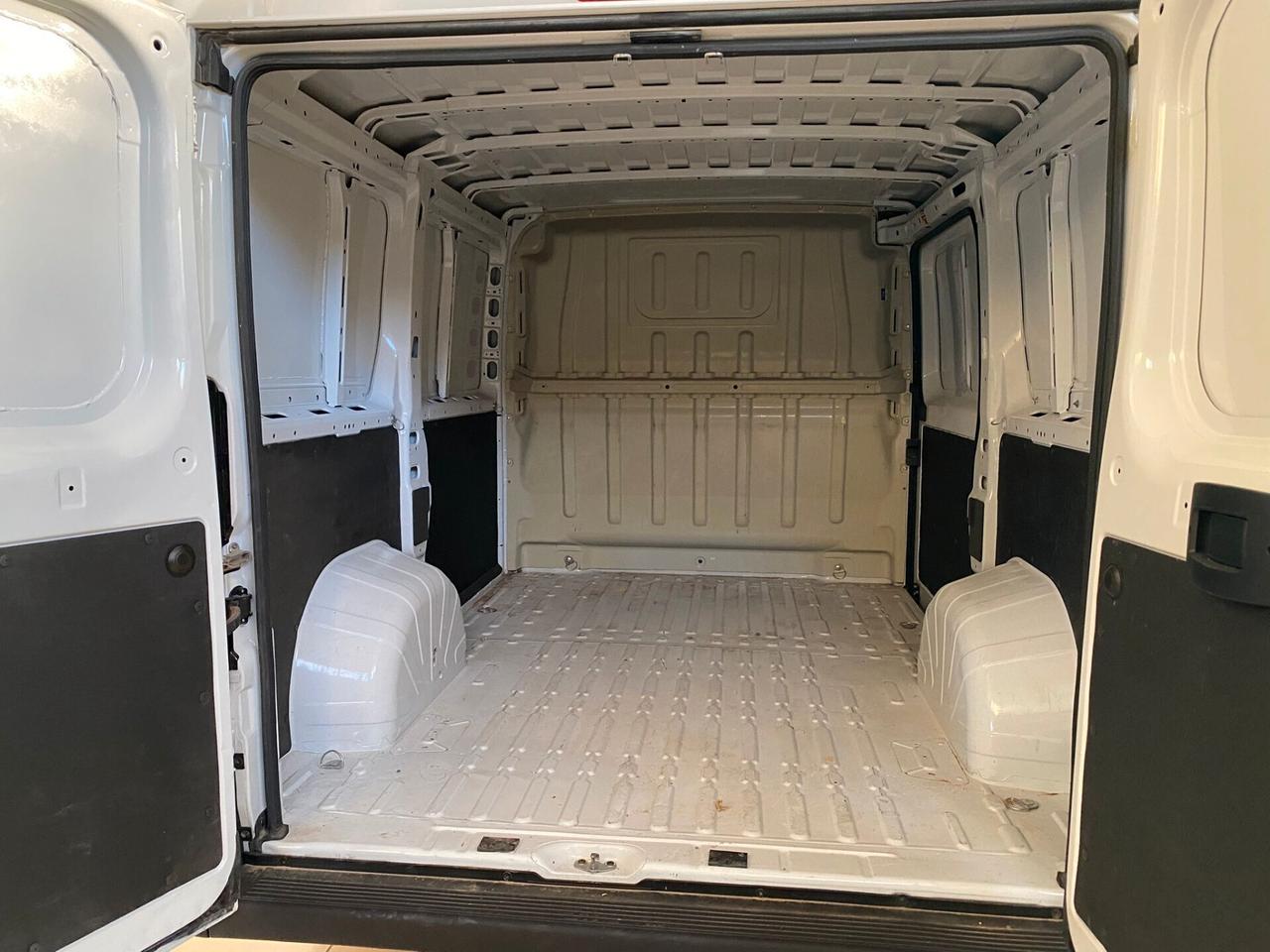 PEUGEOT Boxer 330 2.2 BlueHDi 140 S&S PC-TN Furgone