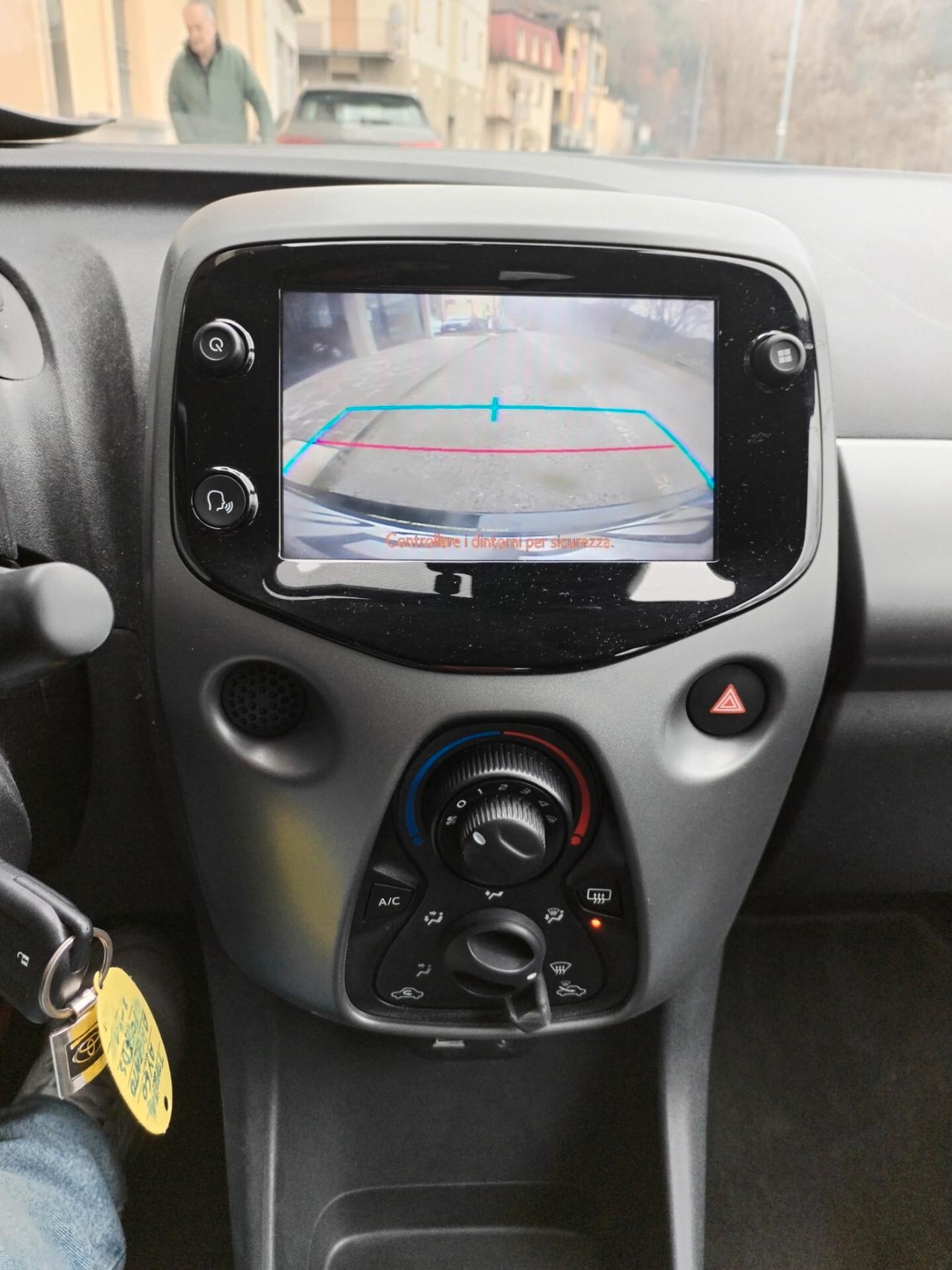 Toyota Aygo Connect 1.0 VVT-i 72 CV 5 porte x-clusiv