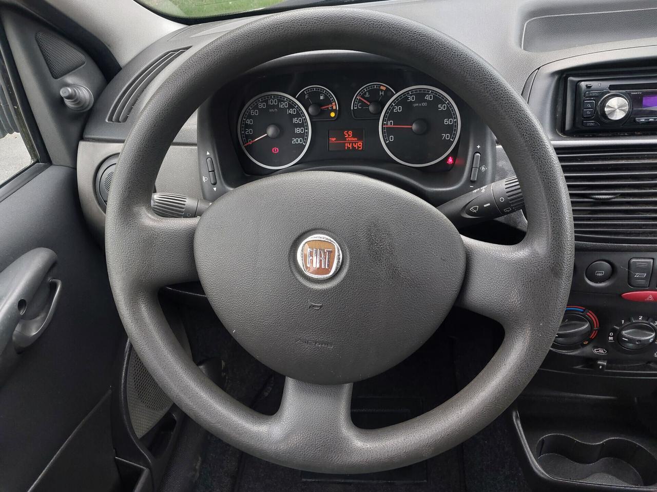 FIAT PUNTO 1.2 5P POCHI KM. 10-2010