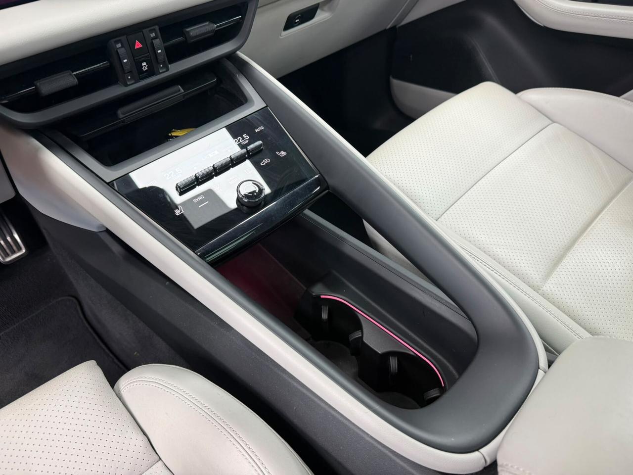 Porsche Macan EV 4S (451)