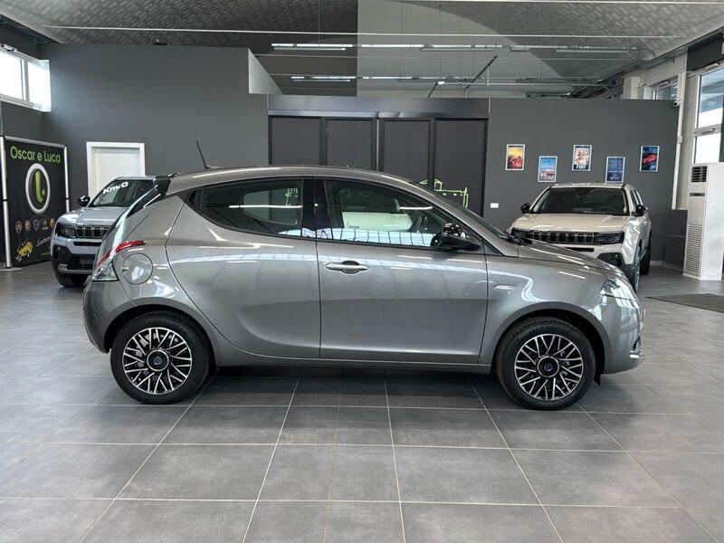 Lancia Ypsilon 1.0 Hybrid 70cv Gold