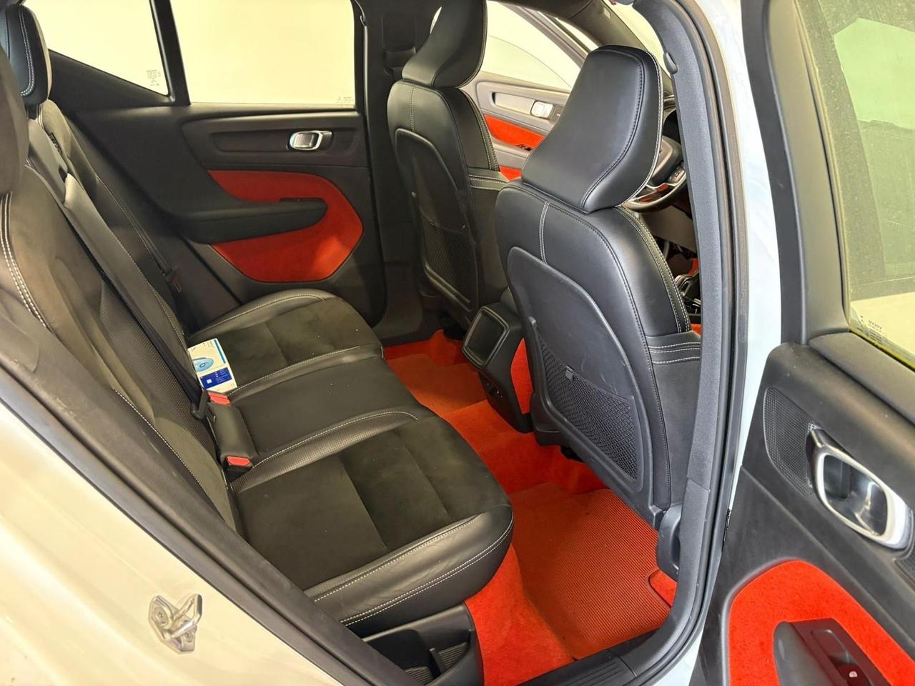 Volvo XC40 2.0 190 CvD4 AWD Geartronic R-design