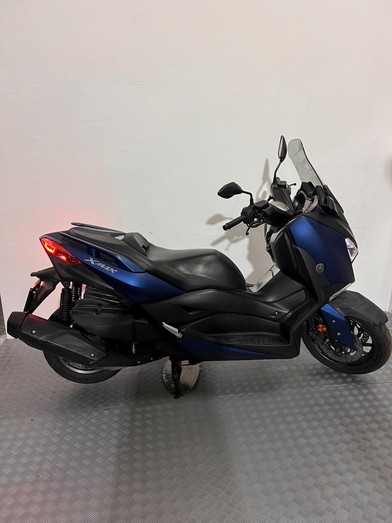 Yamaha X-Max 400