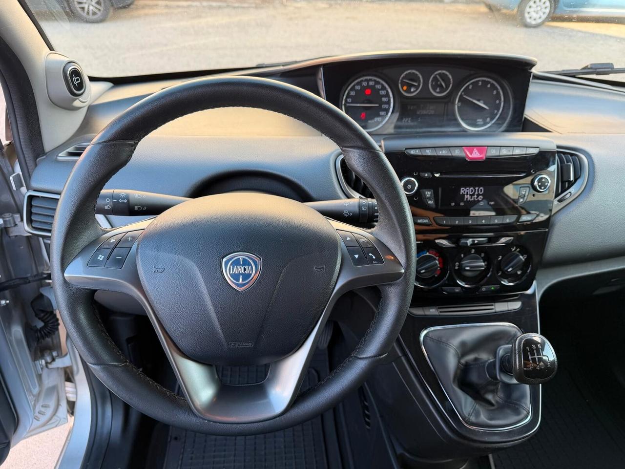 Lancia Ypsilon 0.9 TwinAir 85 CV 5 porte S&S Platinum