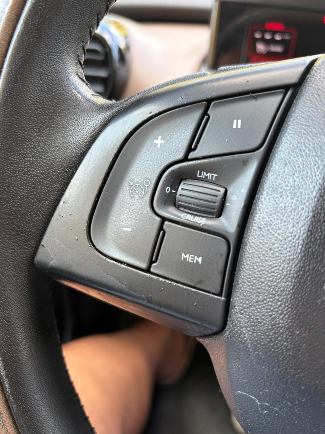 Citroen C4 Cactus BlueHDi 100 Shine Just Black