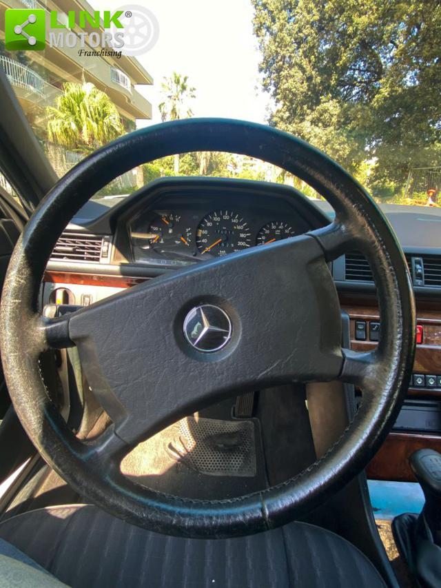 MERCEDES-BENZ 200 E 122 CV Berlina