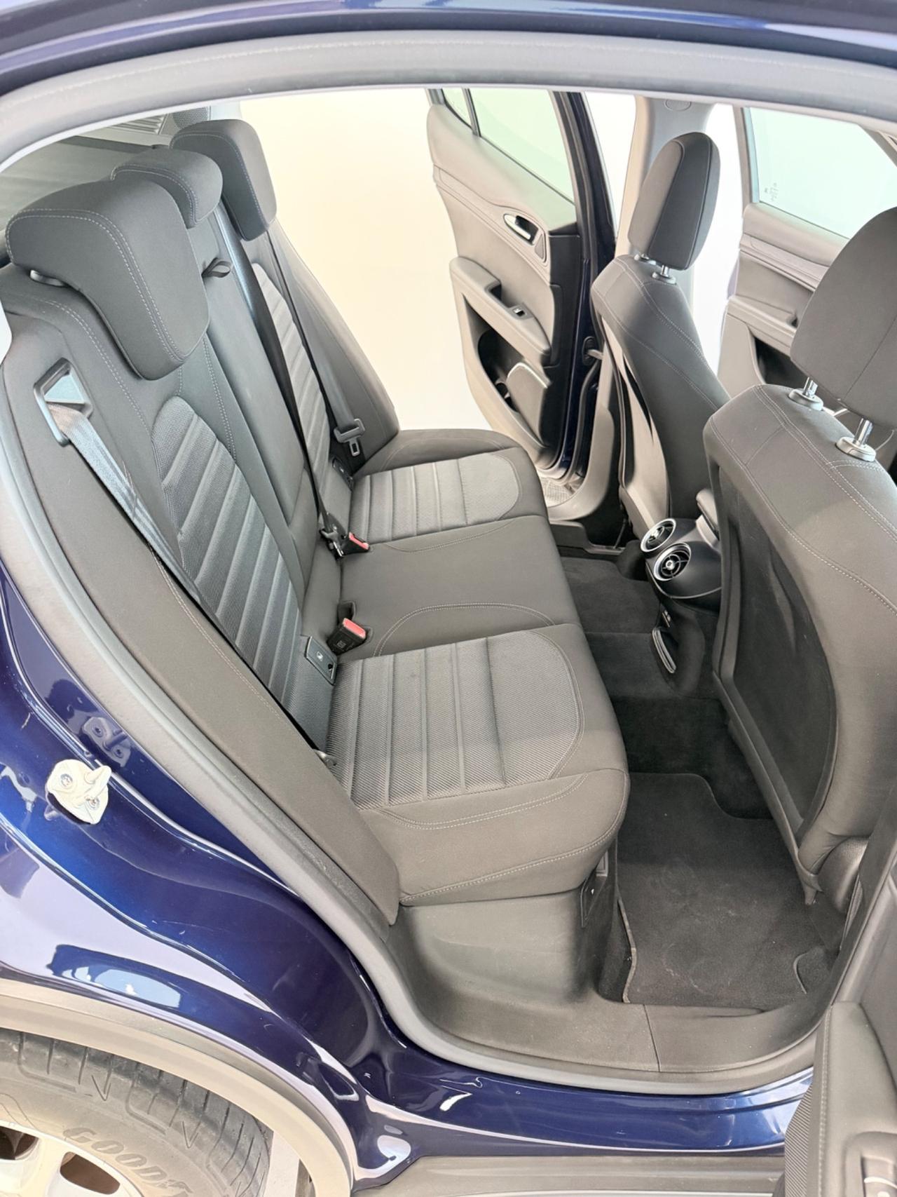 Alfa Romeo Stelvio 2.2 Turbodiesel 160 CV AT8 RWD Sport-Tech