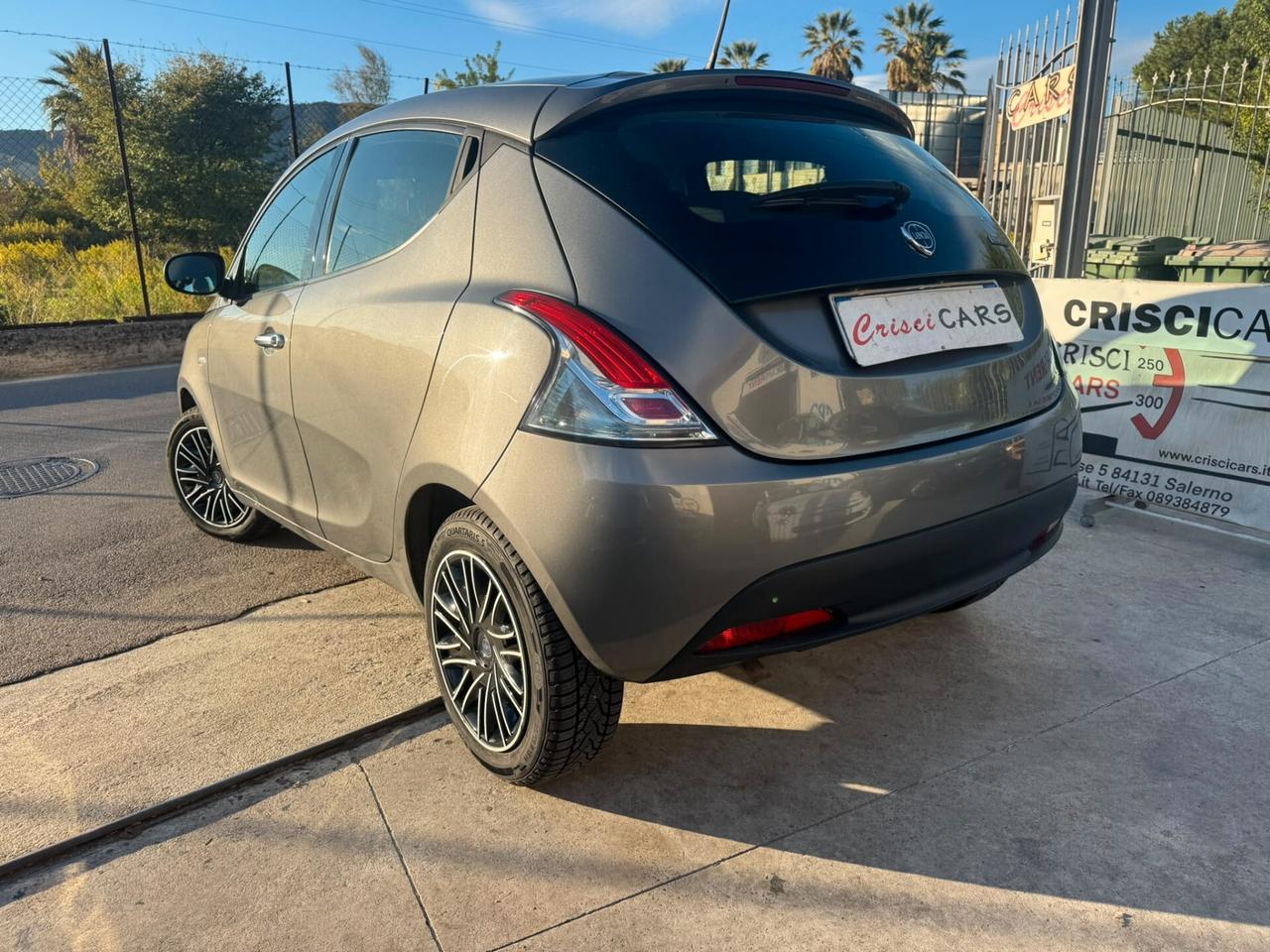 Lancia Ypsilon 1.0 FireFly Hybrid Silver