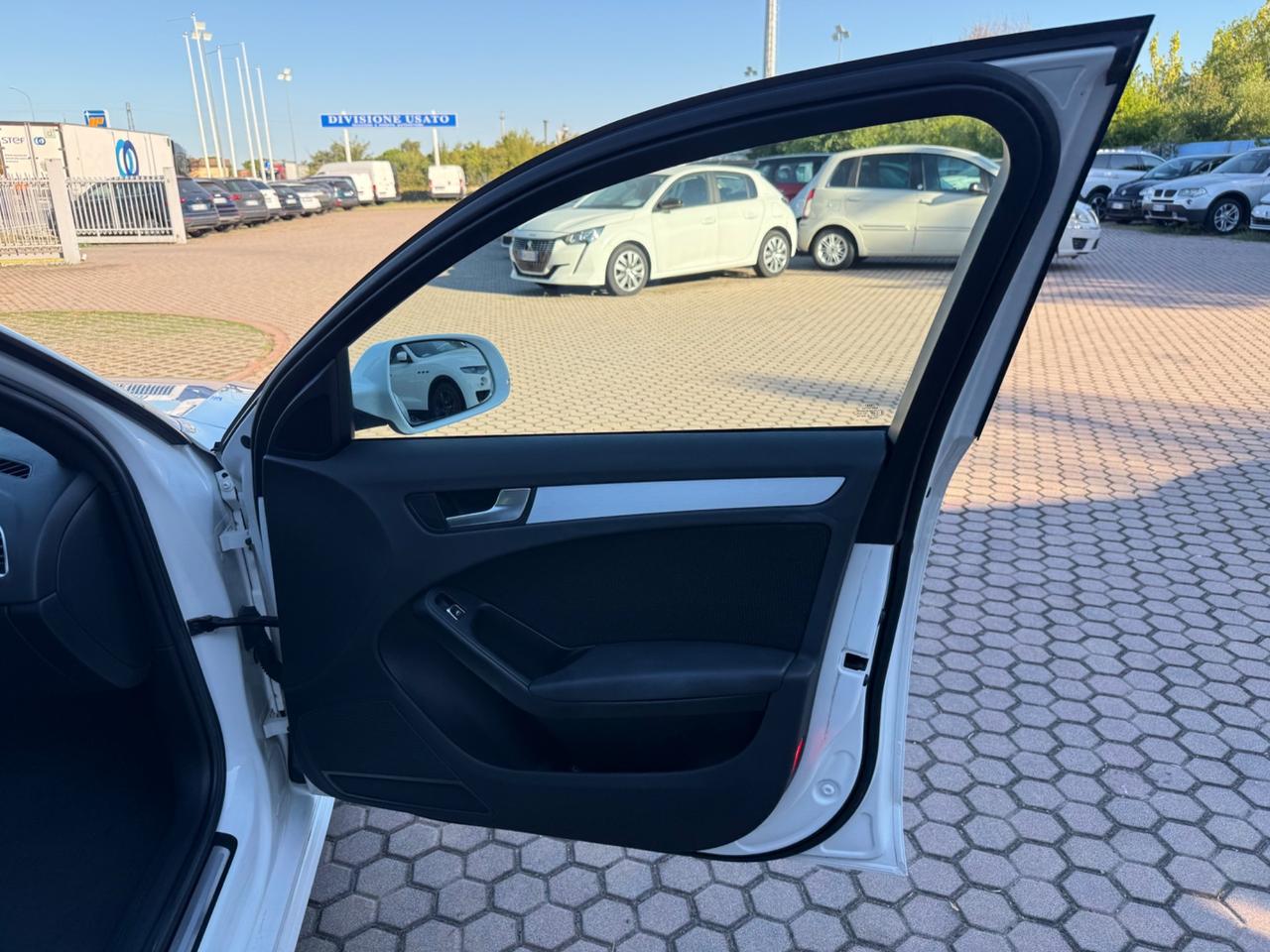 Audi A4 Avant 2.0 TDI 177CV s-line interno/esterno