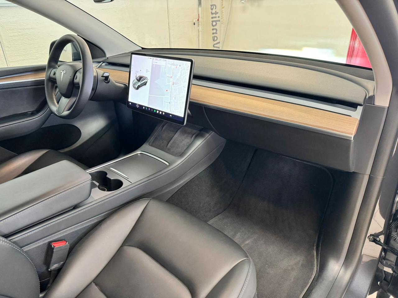 Tesla Model Y Single Motor-ANCHE SUBENTRO LEASING-LEGGI SOTTO