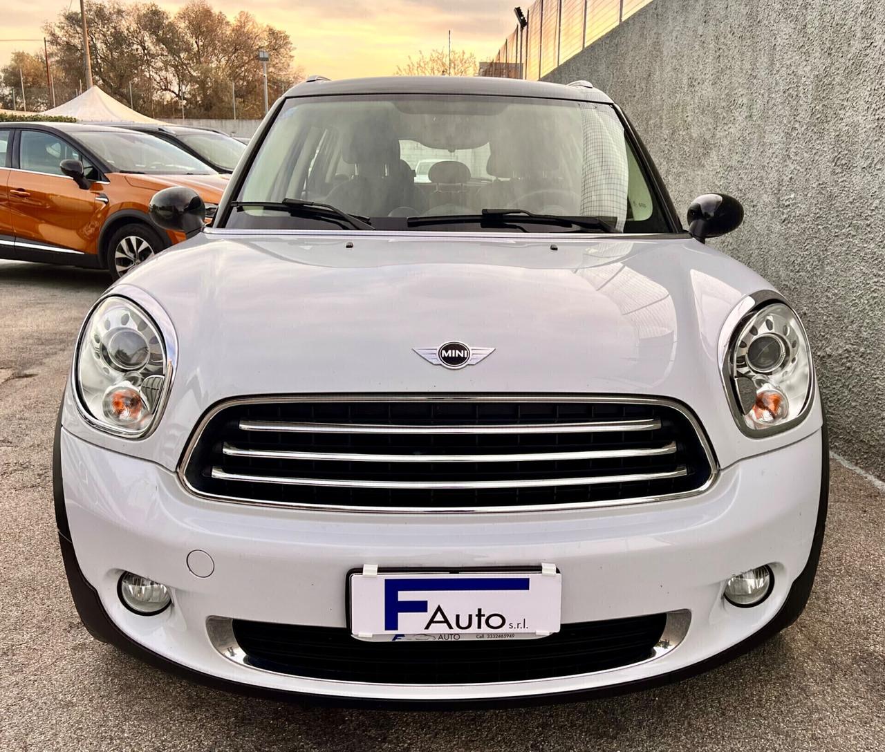 Mini Cooper D Countryman 1.6,Climatronic,LED colorati interni,Cruise Control,ecc.