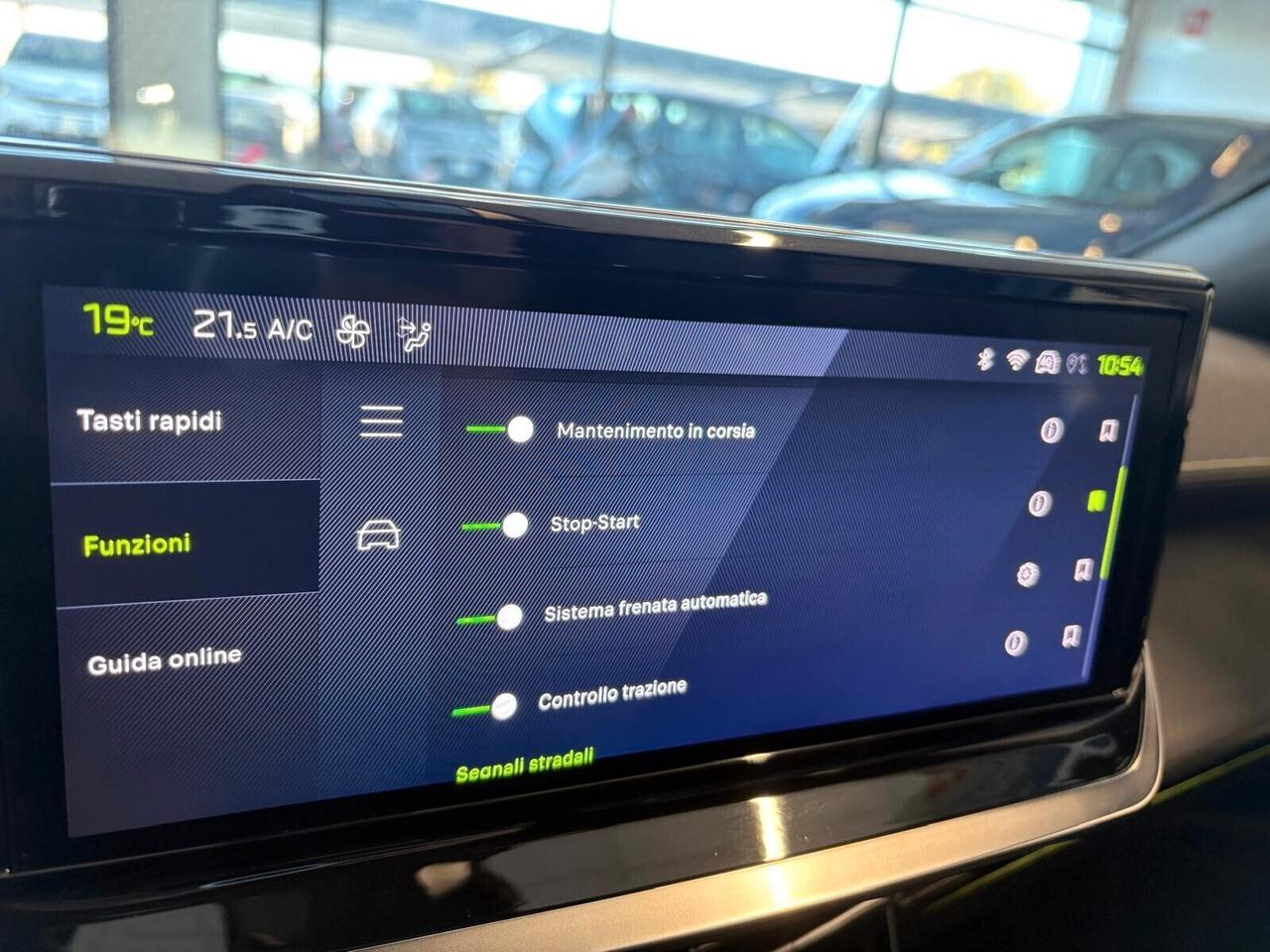 Peugeot 2008 GT PureTech 130 EAT8 SPOTICAR