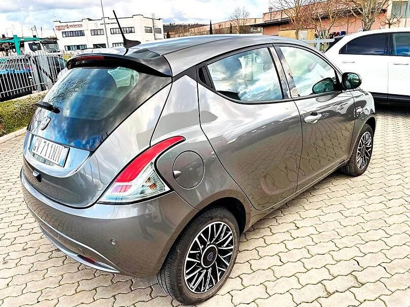 Lancia Ypsilon 1.0 FireFly 5 porte S&S Hybrid Platino