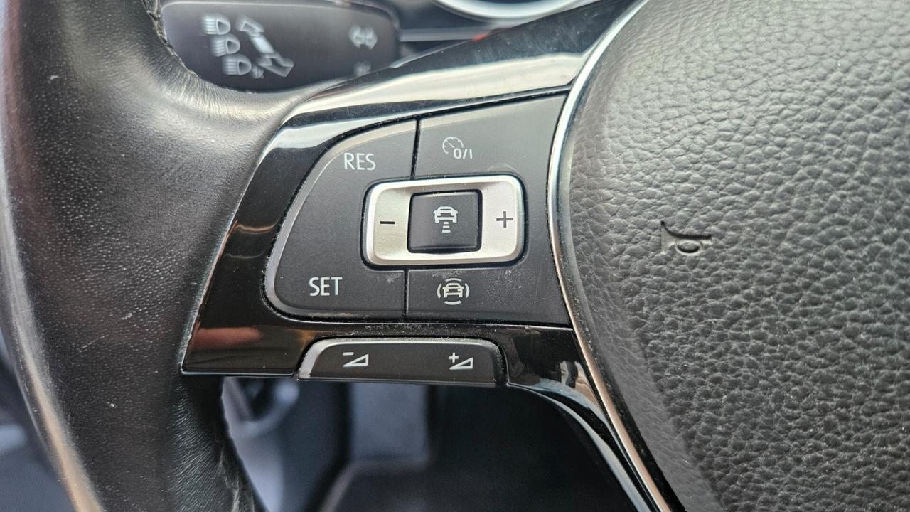 Volkswagen Touran 2.0 tdi 115cv dsg 7 POSTI-ACC-NAVY-CARPLAY