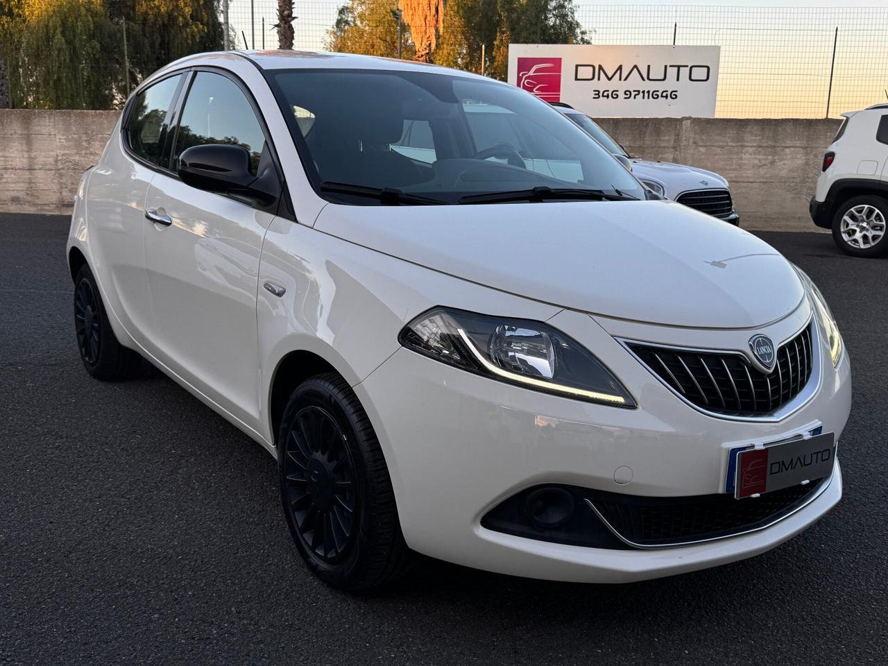 Lancia Ypsilon 1.0 FireFly 5 porte S&S Hybrid Ecochic Silver