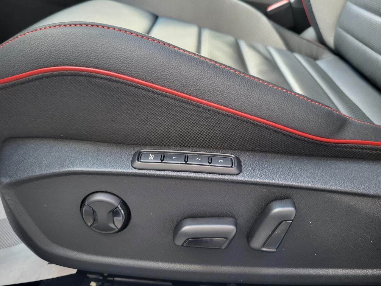 Volkswagen Golf GTI 2.0 DSG 245 CV/PELLE VIENNA / TETTO APRIBILE / FARI IQ...