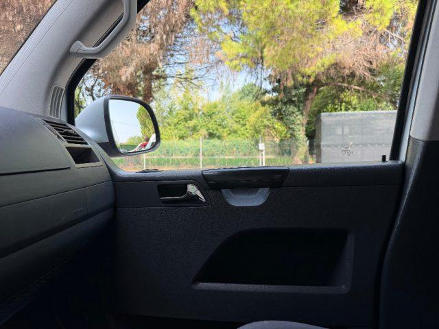 VOLKSWAGEN Caravelle 2.0 TDI DSG 140 CV 7 POSTI NAVIGATORE RETROCAMERA