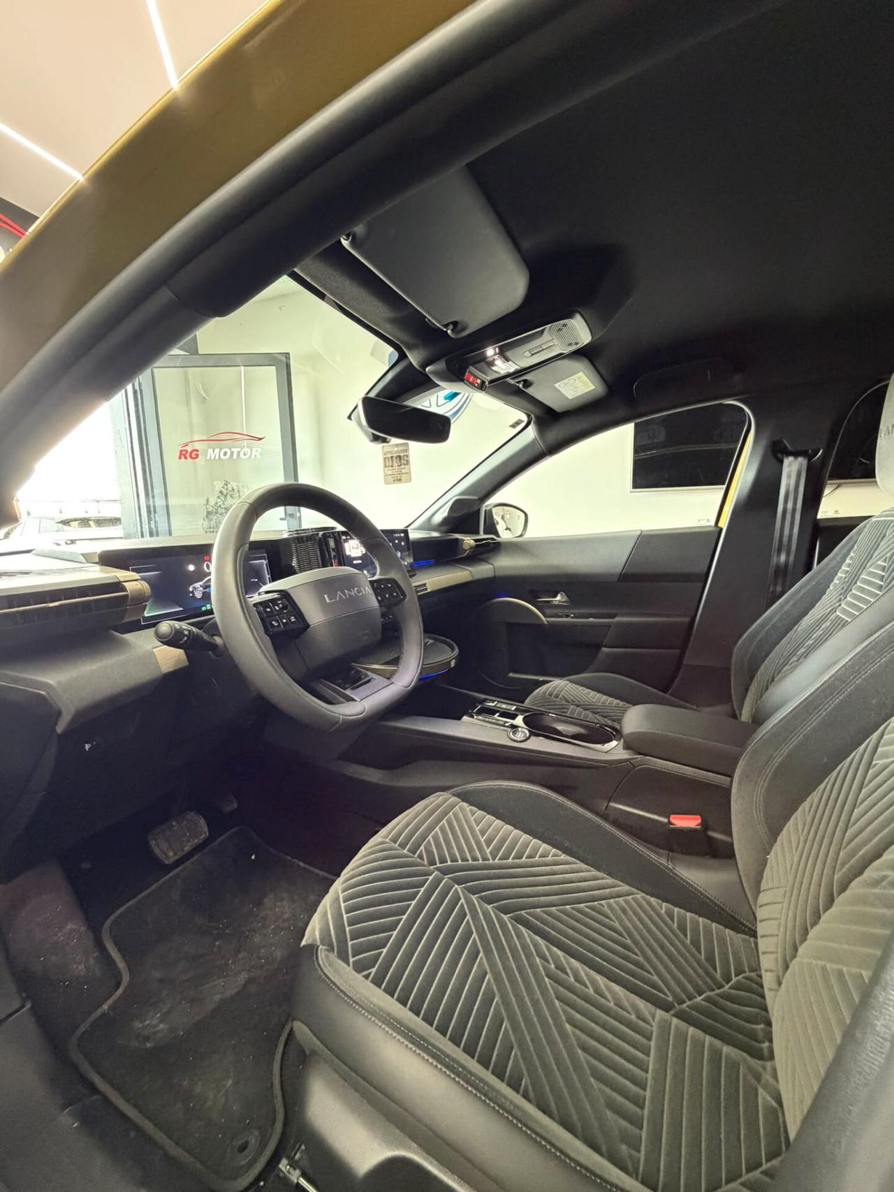 Lancia Ypsilon Hybrid e-DCT LX
