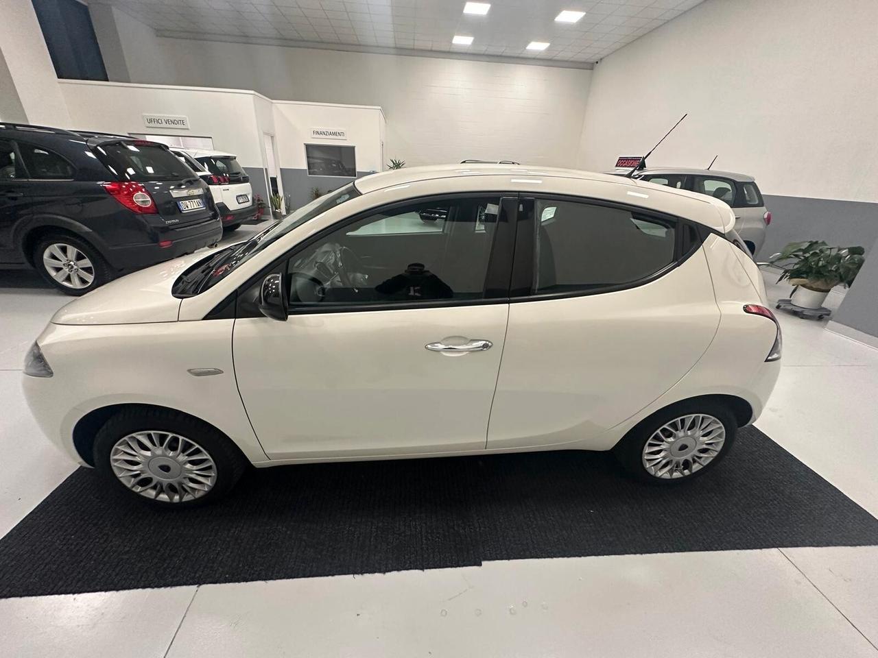 Lancia Ypsilon 1.2 69 CV 5 porte Platinum